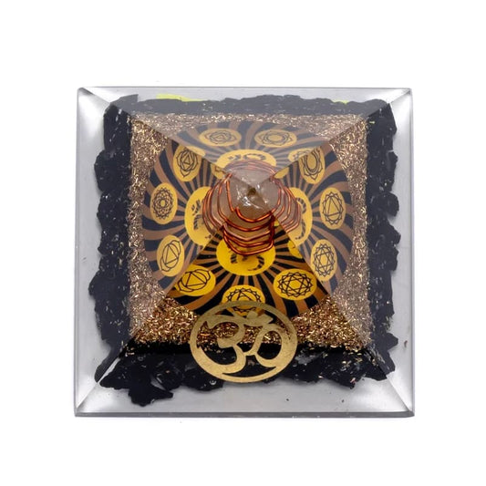 Orgoniet chakra piramide zwarte toermalijn met ohm 7 cm