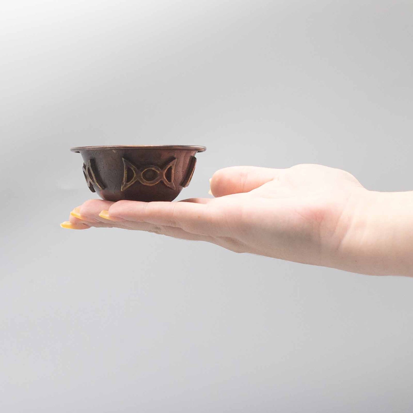 Antieke Koperen Rituele Kom met Drievoudige Maan 8x4cm